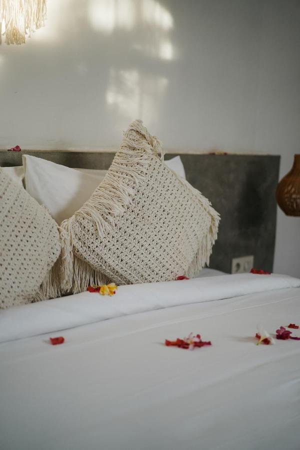 Suku Lifestyle Hotel & Villas Selong Belanak Luaran gambar