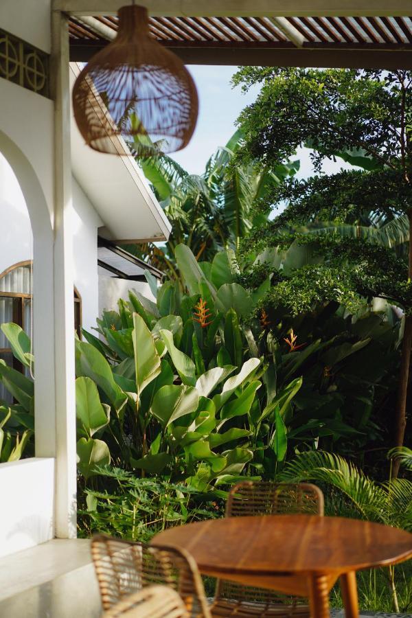 Suku Lifestyle Hotel & Villas Selong Belanak Luaran gambar